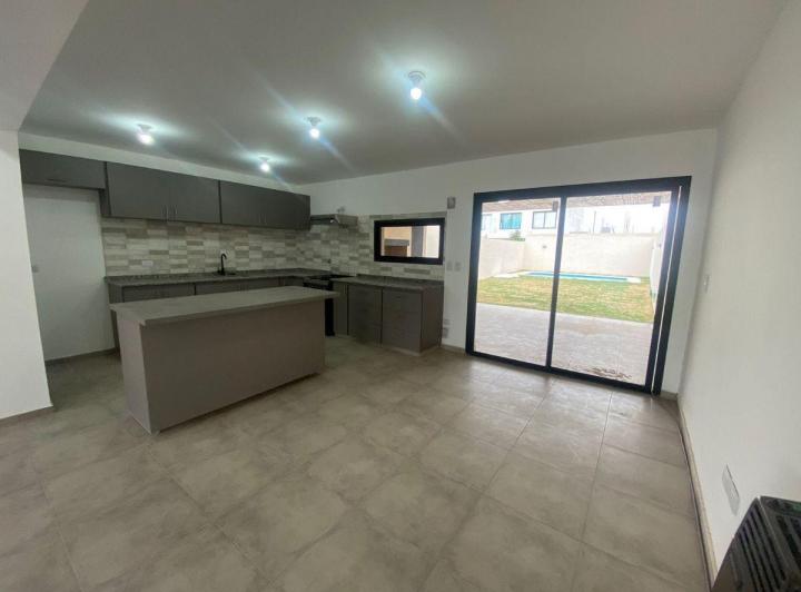 Casa · 150m² · 5 Ambientes · 2 Cocheras
