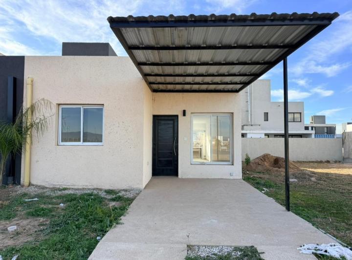 Casa · 70m² · 2 Ambientes · 1 Cochera