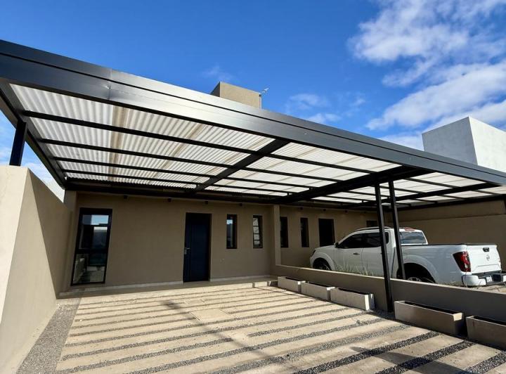 Casa · 125m² · 4 Ambientes · 2 Cocheras