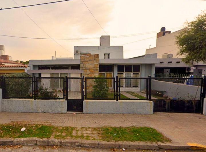 Casa · 208m² · 8 Ambientes · 2 Cocheras