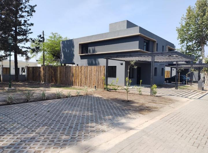 Casa · 154m² · 3 Ambientes · 3 Cocheras
