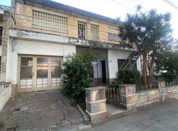 Casa · 219m² · 15 Ambientes · 3 Cocheras