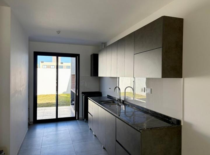 Casa · 100m² · 3 Ambientes · 1 Cochera