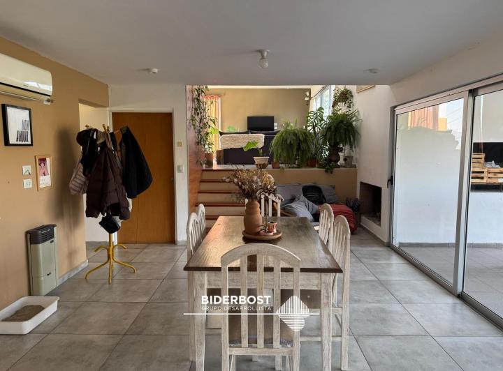 Casa · 140m² · 5 Ambientes · 2 Cocheras