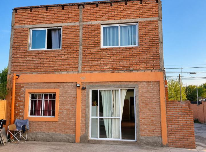 Casa · 150m² · 2 Ambientes · 2 Cocheras