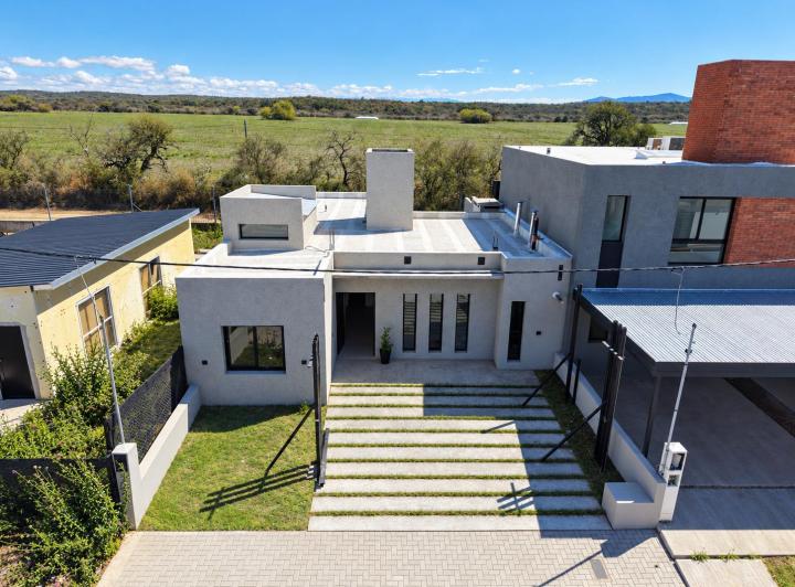 Casa · 110m² · 3 Ambientes · 2 Cocheras