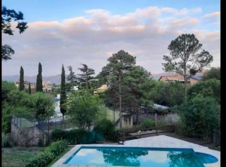 Casa · 140m² · 8 Ambientes · 1 Cochera
