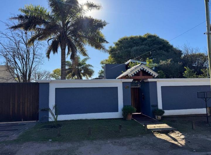 Casa · 290m² · 10 Ambientes · 1 Cochera