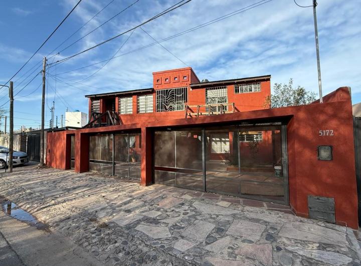 Casa · 110m² · 6 Ambientes · 1 Cochera