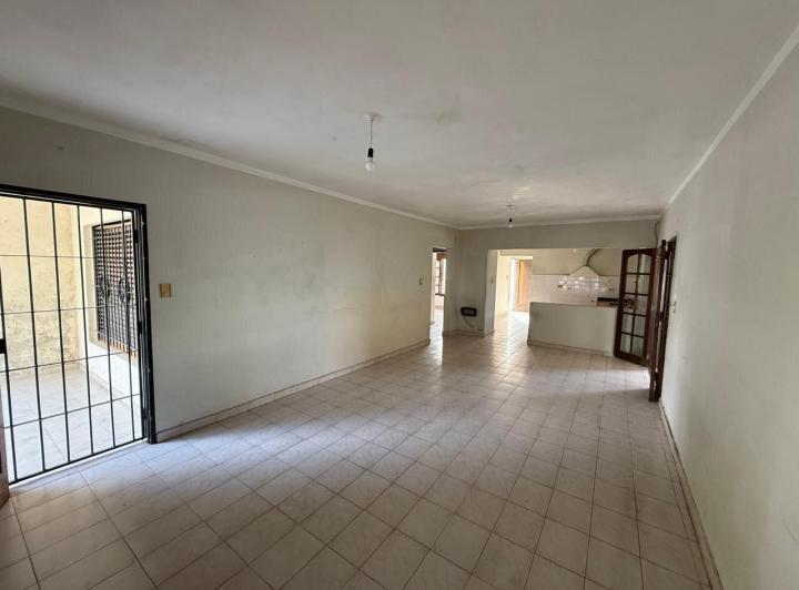 Bodega-Galpón · 187m² · 7 Ambientes · 3 Cocheras