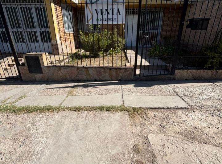Casa · 100m² · 9 Ambientes · 3 Cocheras