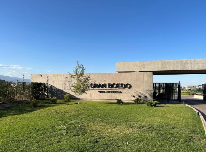 Casa · 216m² · 7 Ambientes · 2 Cocheras