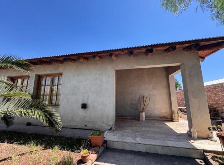 Casa · 130m² · 4 Ambientes · 2 Cocheras