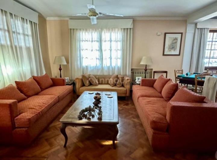 Departamento · 180m² · 9 Ambientes · 1 Cochera