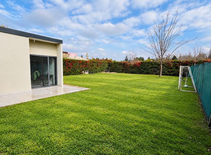 Casa · 114m² · 3 Ambientes · 2 Cocheras