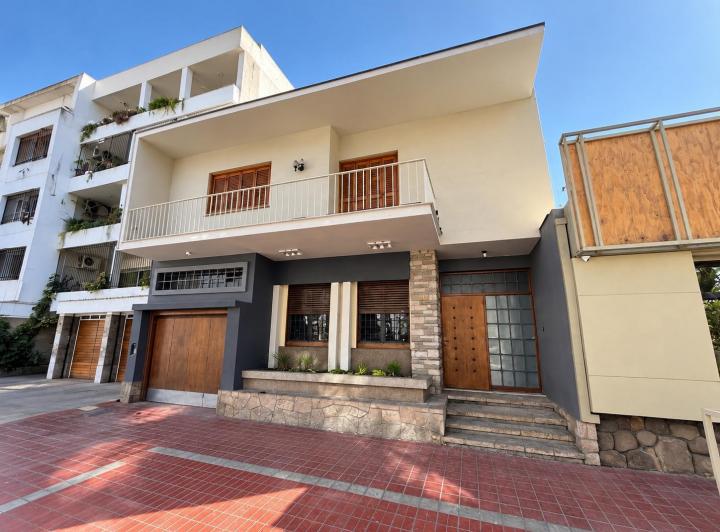 Casa · 350m² · 10 Ambientes · 1 Cochera
