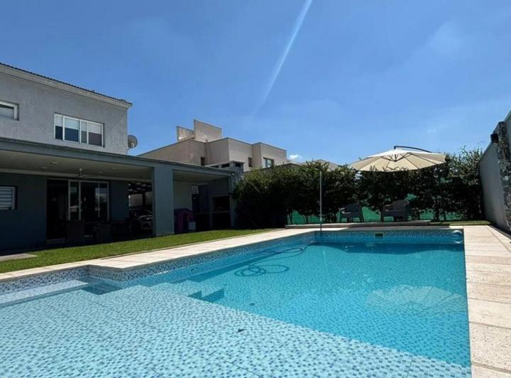 Casa · 220m² · 7 Ambientes · 2 Cocheras