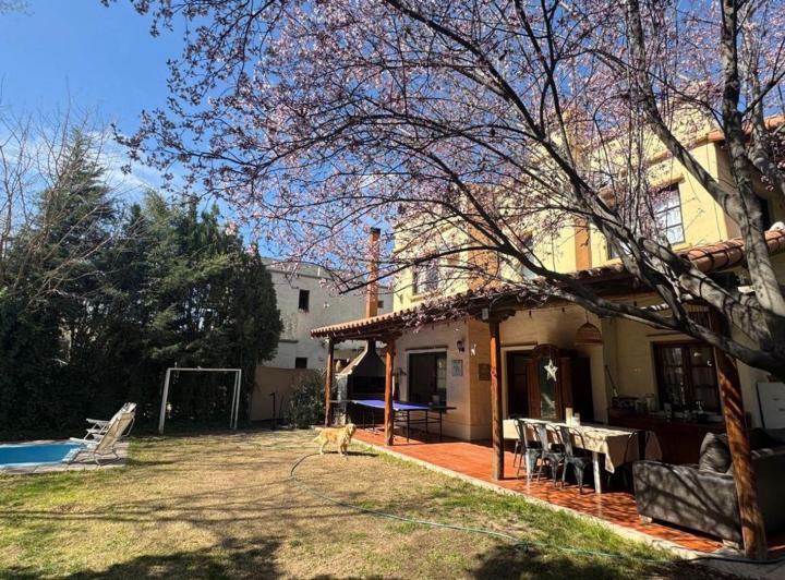 Casa · 195m² · 7 Ambientes · 3 Cocheras