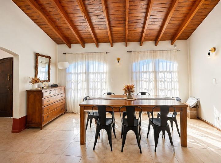 Casa · 271m² · 7 Ambientes · 2 Cocheras