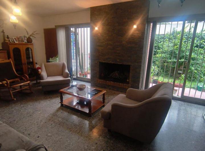 Casa · 198m² · 8 Ambientes · 2 Cocheras