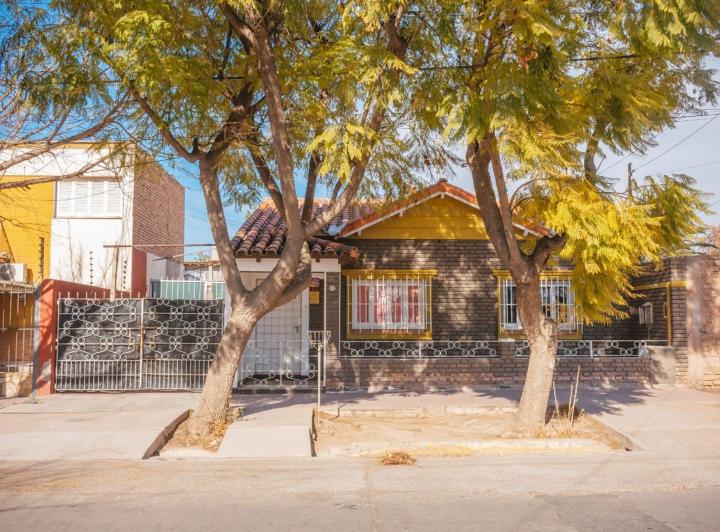 Casa · 180m² · 6 Ambientes · 1 Cochera