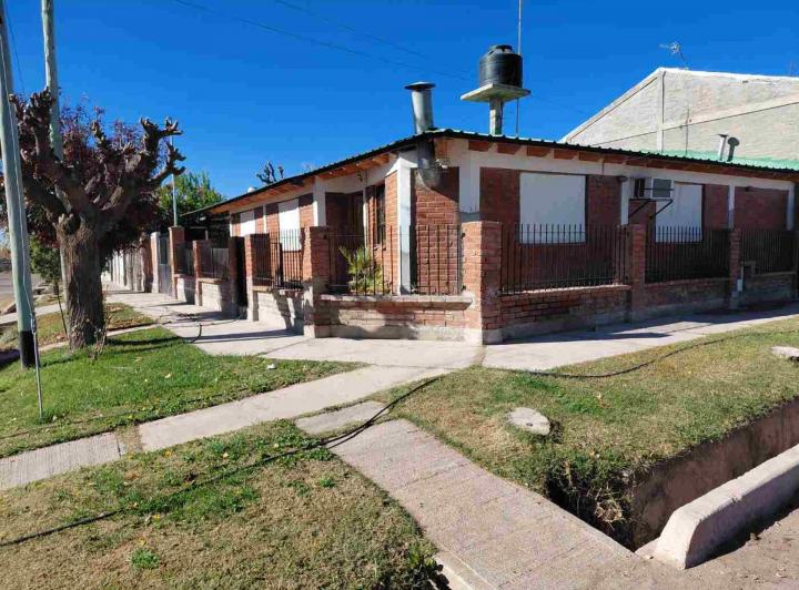 Casa · 140m² · 5 Ambientes · 2 Cocheras