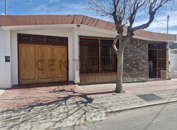 Casa · 175m² · 5 Ambientes · 2 Cocheras