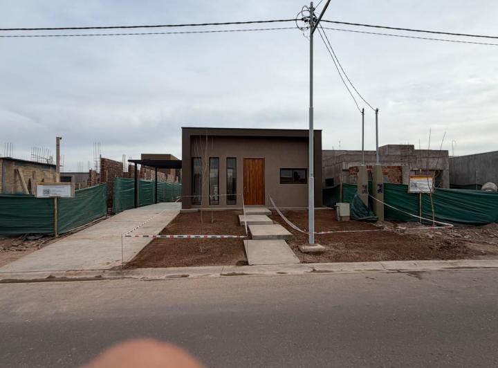 Casa · 130m² · 3 Dormitorios · 2 Cocheras