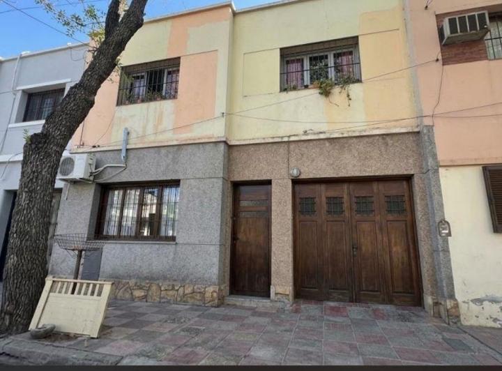 Casa · 178m² · 5 Ambientes · 1 Cochera