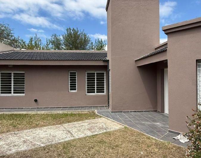 Casa · 180m² · 9 Ambientes · 2 Cocheras