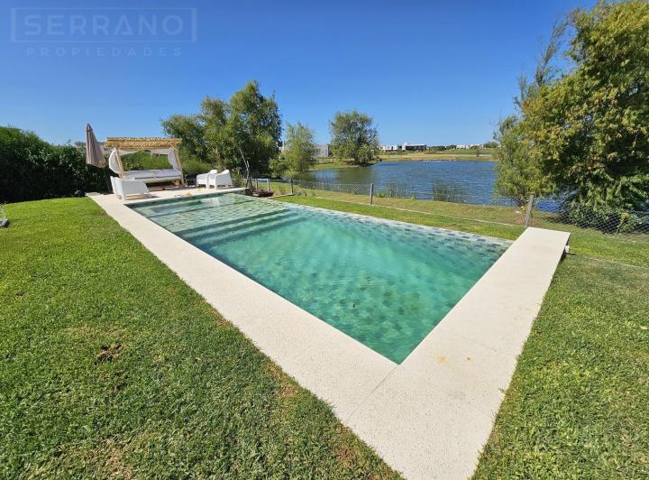 Casa · 221m² · 5 Ambientes · 4 Cocheras