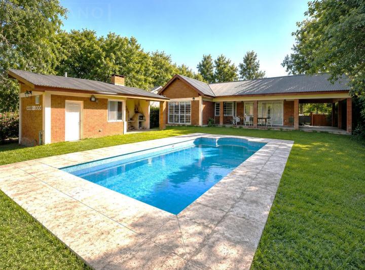 Casa · 136m² · 4 Ambientes · 2 Cocheras