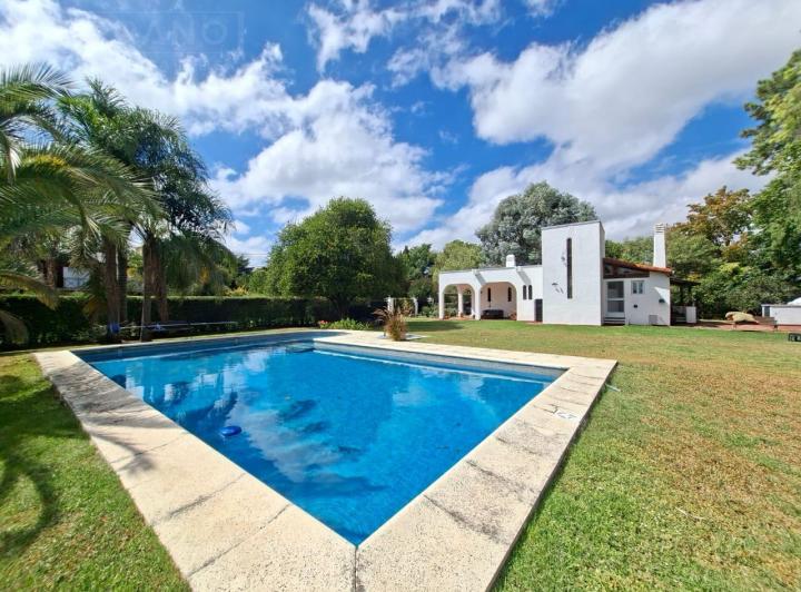 Casa · 129m² · 4 Ambientes · 2 Cocheras