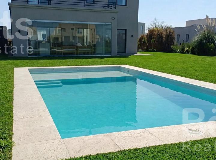 Casa · 187m² · 5 Ambientes · 4 Cocheras