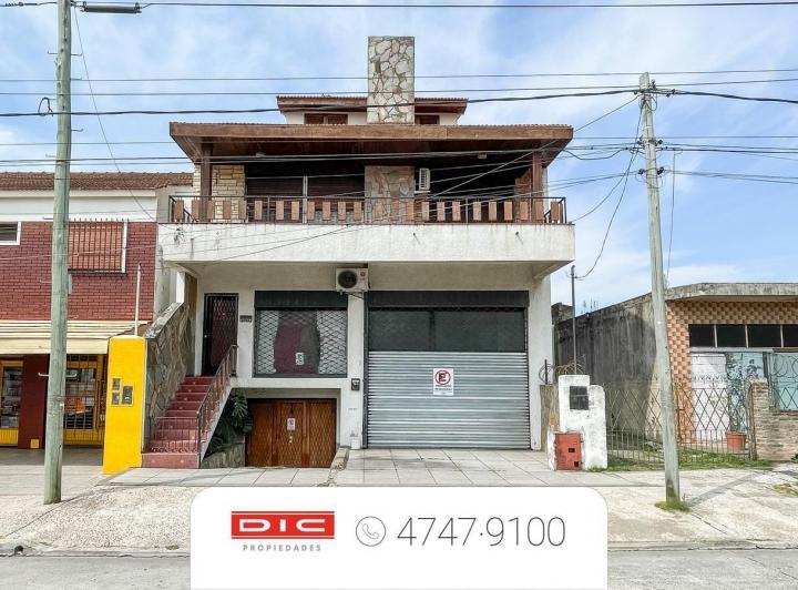 Casa · 323m² · 3 Ambientes · 2 Cocheras