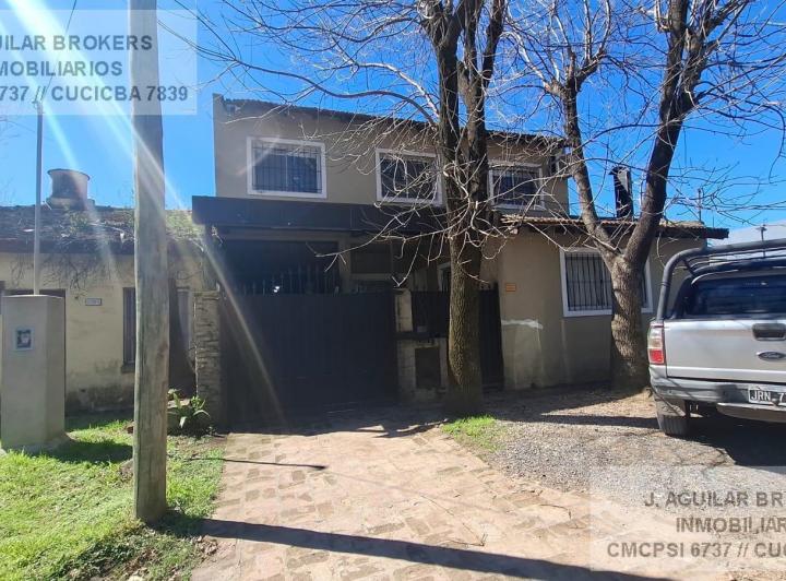 Casa · 210m² · 6 Ambientes · 1 Cochera