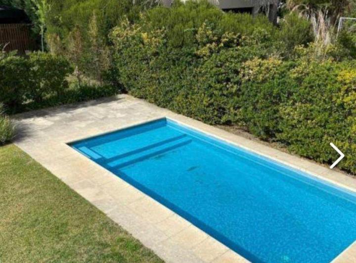 Casa · 320m² · 8 Ambientes · 2 Cocheras