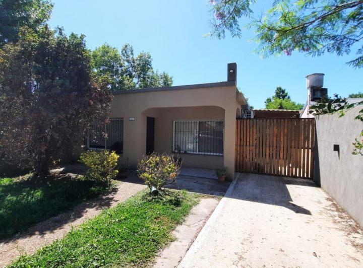 Casa · 85m² · 3 Ambientes · 2 Cocheras