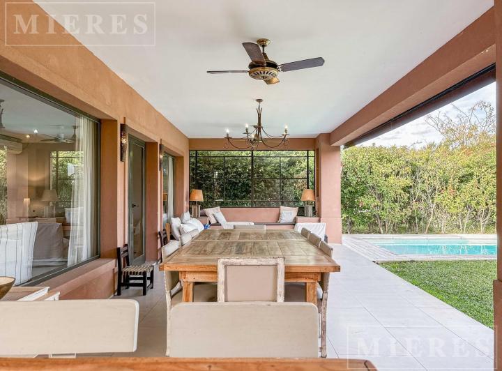 Casa · 133m² · 4 Ambientes · 3 Cocheras