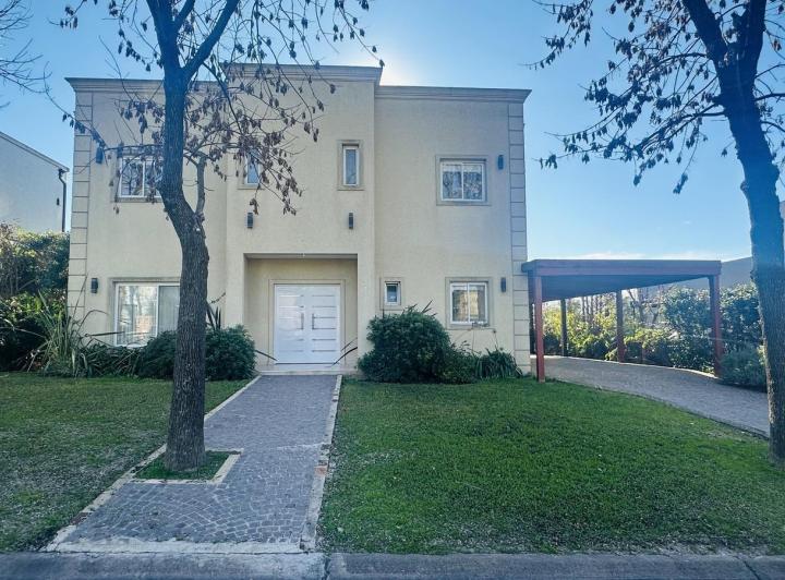 Casa · 163m² · 4 Ambientes · 2 Cocheras