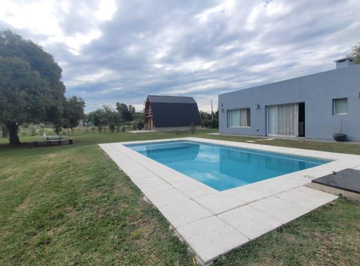 Casa · 130m² · 3 Ambientes · 4 Cocheras
