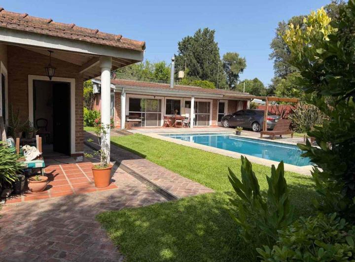 Casa · 100m² · 3 Ambientes · 2 Cocheras