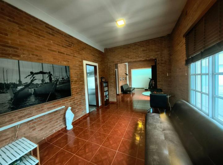 Casa · 191m² · 6 Ambientes · 1 Cochera