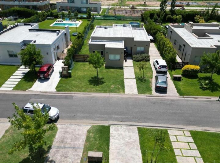 Casa · 150m² · 4 Ambientes · 2 Cocheras