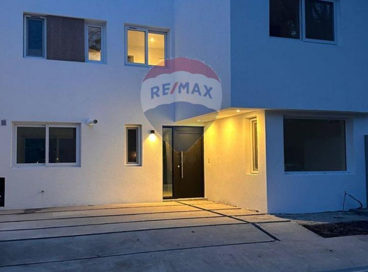 Casa · 147m² · 4 Ambientes · 2 Cocheras