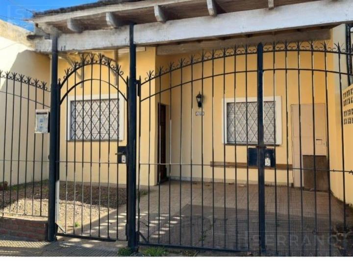 Casa · 110m² · 6 Ambientes · 1 Cochera