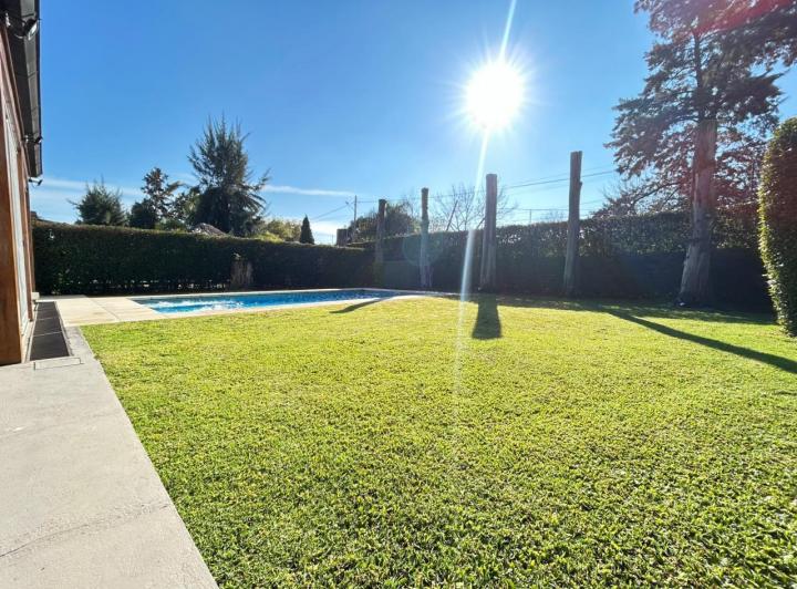 Casa · 106m² · 4 Ambientes · 3 Cocheras
