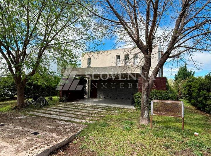 Casa · 161m² · 4 Ambientes · 2 Cocheras