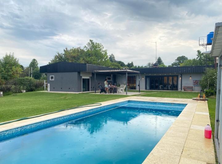 Casa · 160m² · 4 Ambientes · 2 Cocheras