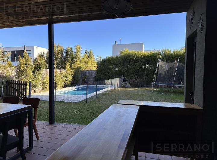 Casa · 150m² · 4 Ambientes · 2 Cocheras